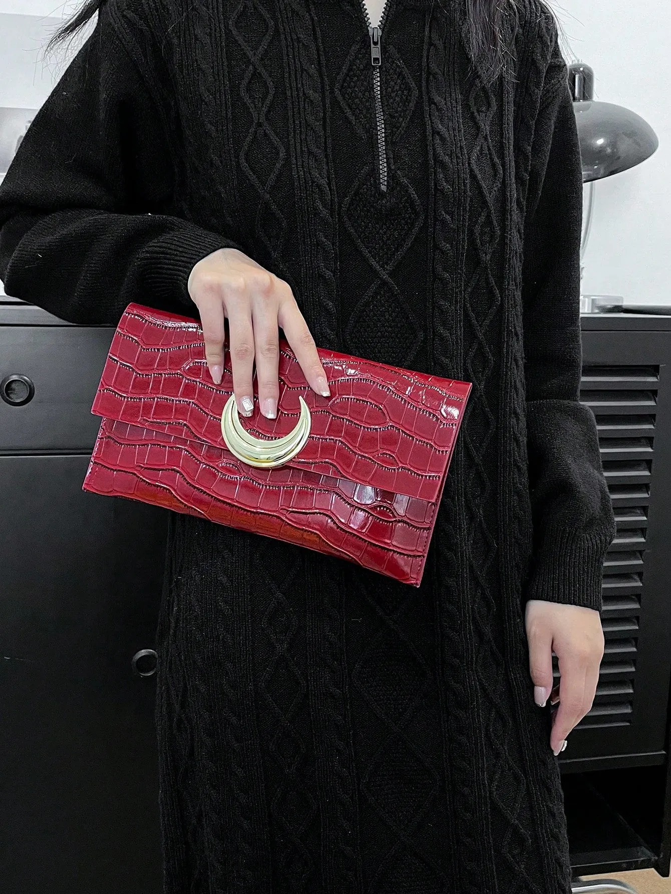 Solid Color Simple Crocodile Embossed Clutch Bag